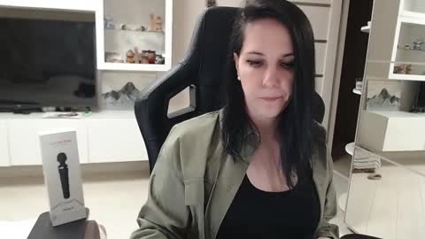 Irwi Tomboy online show from 01-25-25, 02:47