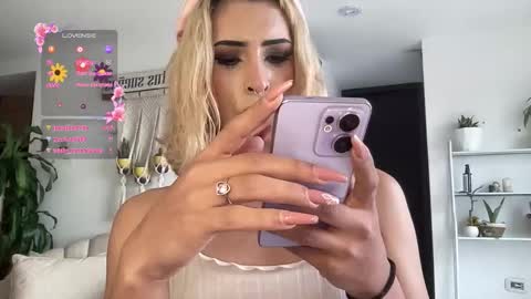 Snapshot of isa__fox_1 chatting on 03-22-26, 09:18 Isabella online show from 03-22-26, 09:18