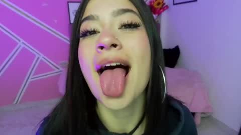 isa__rodriguez online show from 05-19-26, 01:06