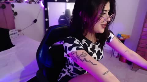 isabela online show from 11-08-25, 01:06