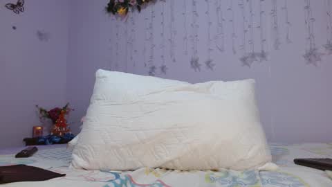 Snapshot of isa_jones1 chatting on 12-15-24, 06:18 isa_jones1 online show from 12-15-24, 06:18