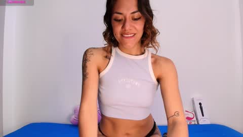 Snapshot of isa_laurentt chatting on 01-23-25, 02:07 Isabella Laurentt online show from 01-23-25, 02:07