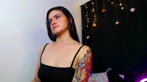 Snapshot of isa_maiden_ chatting on 12-31-24, 08:04 online show from 12-31-24, 08:04