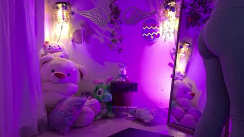 Isabella        online show from 04-04-26, 02:25