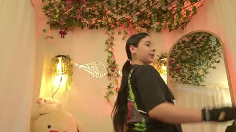 Isabella        online show from 04-14-26, 04:35