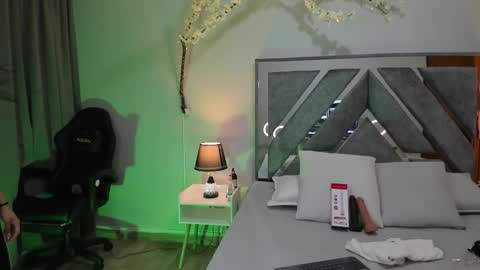 Snapshot of isa_rouse__ chatting on 11-19-25, 02:22 ISA ROUSE online show from 11-19-25, 02:22