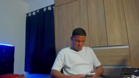 isaac_master77 online show from 11-11-25, 02:55