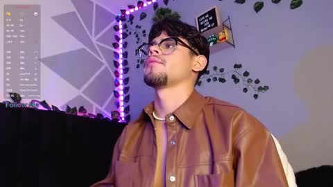 Isaac Saenz. online show from 12-04-24, 01:25