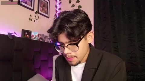 Isaac Saenz. online show from 01-30-25, 11:13