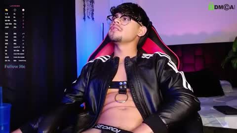 Isaac Saenz. online show from 10-03-25, 01:35