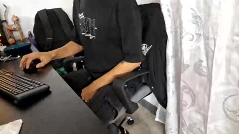 Snapshot of isaac_winter_ chatting on 09-30-25, 01:54 Isaac online show from 09-30-25, 01:54