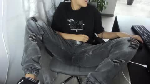 Snapshot of isaac_winter_ chatting on 10-04-25, 02:31 Isaac online show from 10-04-25, 02:31