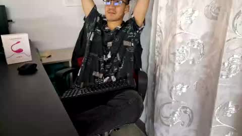 Snapshot of isaac_winter_ chatting on 10-18-25, 03:31 Isaac online show from 10-18-25, 03:31