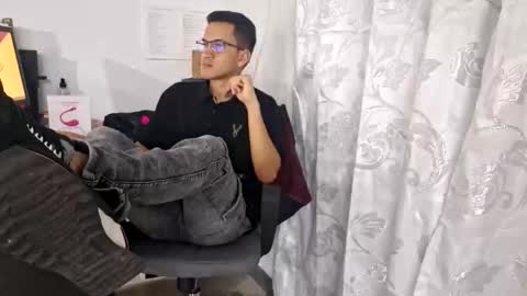 Snapshot of isaac_winter_ chatting on 10-22-25, 04:13 Isaac online show from 10-22-25, 04:13