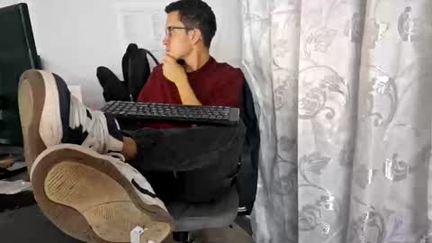 Snapshot of isaac_winter_ chatting on 10-31-25, 04:24 Isaac online show from 10-31-25, 04:24