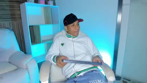 IsaacBlack  online show from 09-18-25, 04:25