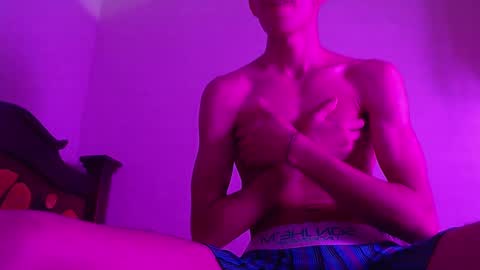 Snapshot of isaaclatino chatting on 12-21-24, 01:58 isaac online show from 12-21-24, 01:58