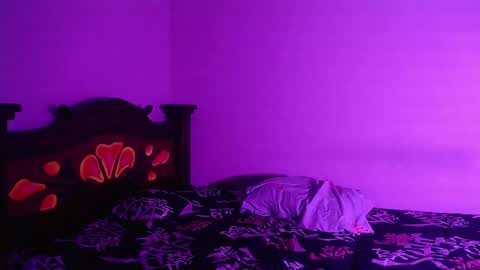 Snapshot of isaaclatino chatting on 12-24-24, 04:11 isaac online show from 12-24-24, 04:11