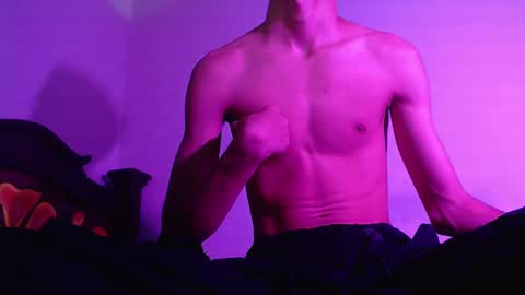 Snapshot of isaaclatino chatting on 12-28-24, 02:01 isaac online show from 12-28-24, 02:01