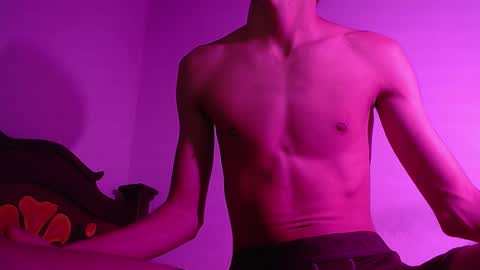 Snapshot of isaaclatino chatting on 01-05-25, 06:56 isaac online show from 01-05-25, 06:56