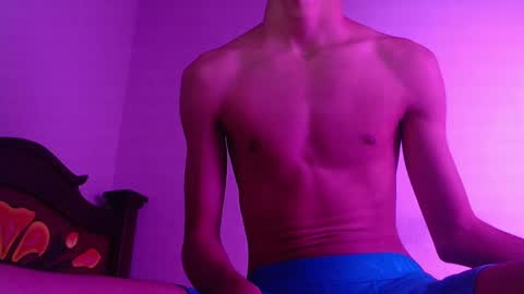 Snapshot of isaaclatino chatting on 01-06-25, 05:52 isaac online show from 01-06-25, 05:52