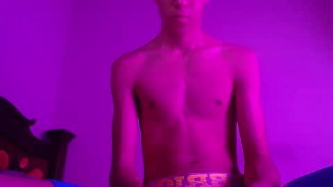 Snapshot of isaaclatino chatting on 01-09-25, 05:02 isaac online show from 01-09-25, 05:02