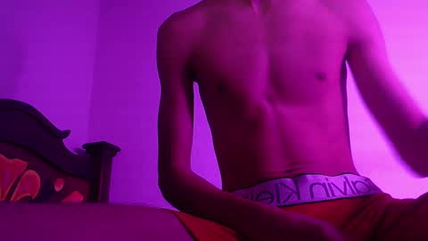 Snapshot of isaaclatino chatting on 01-12-25, 07:11 isaac online show from 01-12-25, 07:11