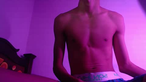 Snapshot of isaaclatino chatting on 01-15-25, 09:45 isaac online show from 01-15-25, 09:45