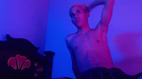 Snapshot of isaaclatino chatting on 01-22-25, 02:15 isaac online show from 01-22-25, 02:15