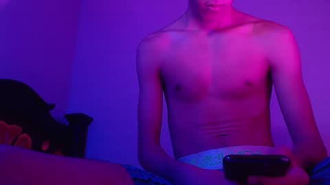 Snapshot of isaaclatino chatting on 01-27-25, 08:18 isaac online show from 01-27-25, 08:18