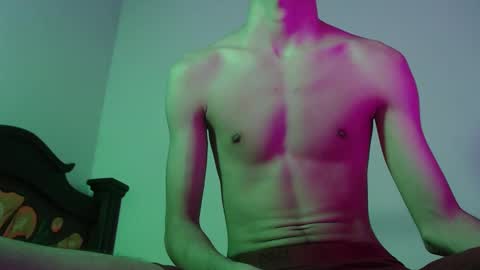 Snapshot of isaaclatino chatting on 01-28-25, 08:25 isaac online show from 01-28-25, 08:25