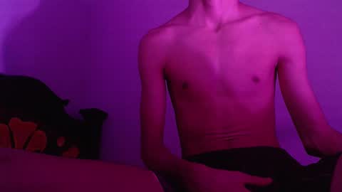 Snapshot of isaaclatino chatting on 01-29-25, 08:29 isaac online show from 01-29-25, 08:29