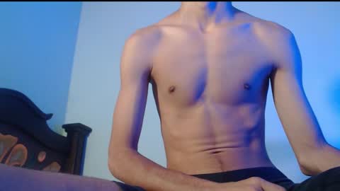 Snapshot of isaaclatino chatting on 02-17-25, 06:09 isaac online show from 02-17-25, 06:09