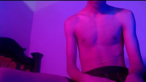 Snapshot of isaaclatino chatting on 02-23-25, 07:33 isaac online show from 02-23-25, 07:33