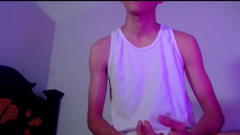 Snapshot of isaaclatino chatting on 03-04-25, 04:06 isaac online show from 03-04-25, 04:06