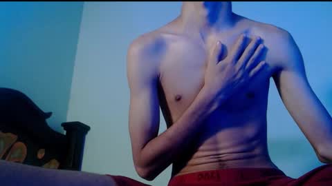 Snapshot of isaaclatino chatting on 03-04-25, 07:08 isaac online show from 03-04-25, 07:08