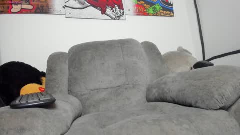 Snapshot of isaaclatino chatting on 09-23-25, 07:00 isaac online show from 09-23-25, 07:00