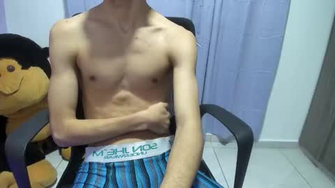 Snapshot of isaaclatino chatting on 10-07-25, 03:36 isaac online show from 10-07-25, 03:36