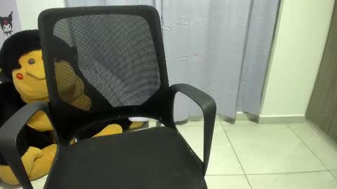 Snapshot of isaaclatino chatting on 10-19-25, 01:06 isaac online show from 10-19-25, 01:06