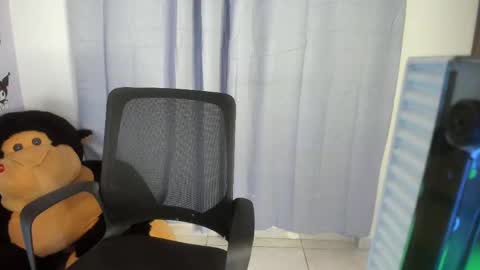 Snapshot of isaaclatino chatting on 11-03-25, 02:35 isaac online show from 11-03-25, 02:35