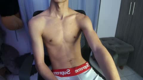 Snapshot of isaaclatino chatting on 11-10-25, 07:29 isaac online show from 11-10-25, 07:29