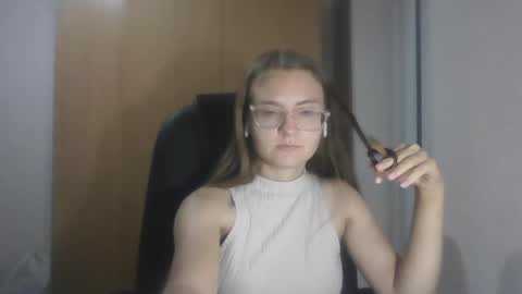 isabel_loveee online show from 09-17-25, 08:10