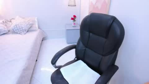 Snapshot of isabel_zapata chatting on 02-25-26, 11:53 ISA online show from 02-25-26, 11:53