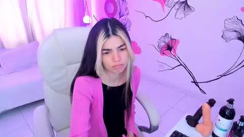 Snapshot of isabela_fiorelli chatting on 11-11-25, 01:33 isabela_fiorelli online show from 11-11-25, 01:33