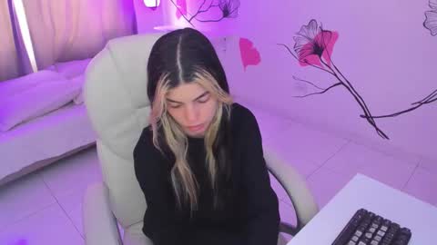 Snapshot of isabela_fiorelli chatting on 11-24-25, 01:33 isabela_fiorelli online show from 11-24-25, 01:33