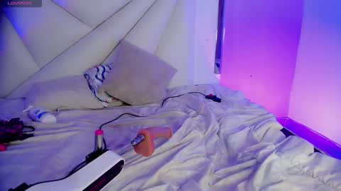 Snapshot of isabela_saenzz chatting on 09-29-25, 04:28 I S A B E L A ISA online show from 09-29-25, 04:28