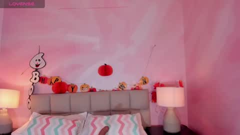 Snapshot of isabelastefano chatting on 10-31-25, 03:29 isabelastefano online show from 10-31-25, 03:29