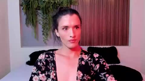 Snapshot of isabelfernandez chatting on 09-26-25, 06:50 IsabelFernandez online show from 09-26-25, 06:50