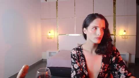 Snapshot of isabelfernandez chatting on 10-06-25, 01:14 IsabelFernandez online show from 10-06-25, 01:14