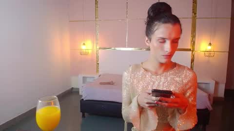 Snapshot of isabelfernandez chatting on 10-10-25, 05:28 IsabelFernandez online show from 10-10-25, 05:28